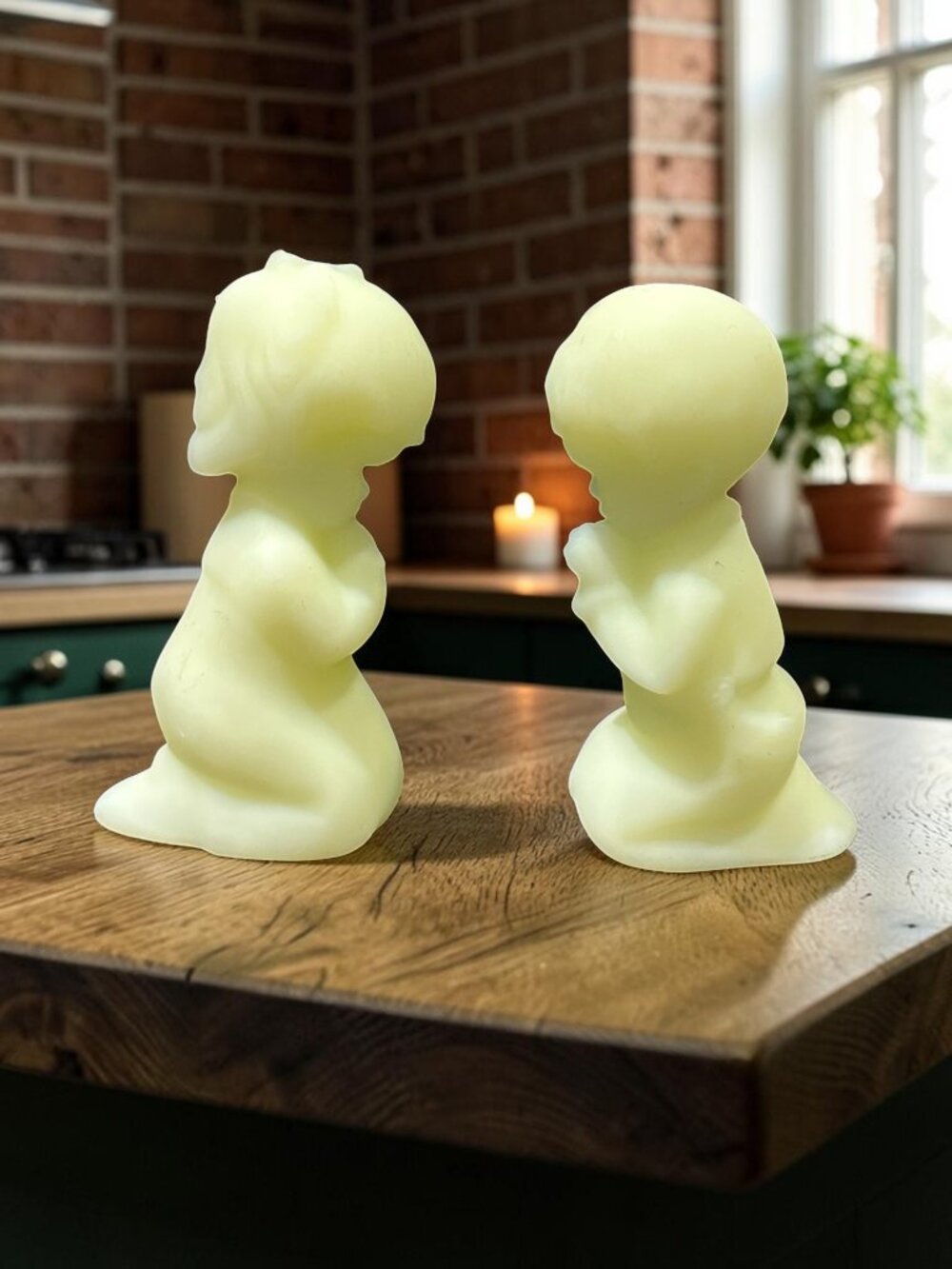 Vintage Fenton Custard Satin Glass Uranium Praying Children, Boy & Girl Figurine